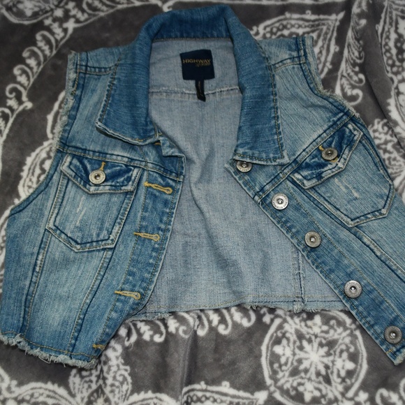 Denim Crop Style Vest - Picture 1 of 2